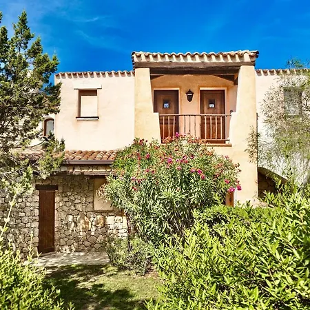 Apartahotel Con Piscina A Liscia Di Vacca, 350 Mt Dal Mare, 3 Km Da Porto Cervo