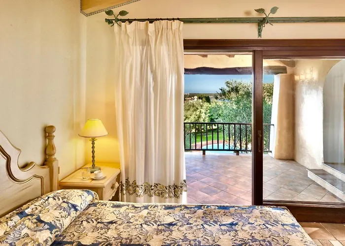 Con Piscina A Liscia Di Vacca, 350 Mt Dal Mare, 3 Km Da Porto Cervo アパートホテル
